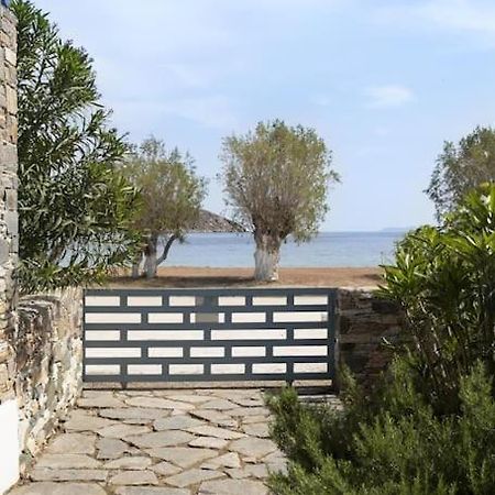 Beachfront 2Br Apartment - Free Parking Livadi  Esterno foto