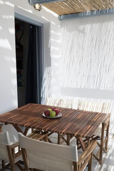 Beachfront 2Br Apartment - Free Parking Livadi  Esterno foto