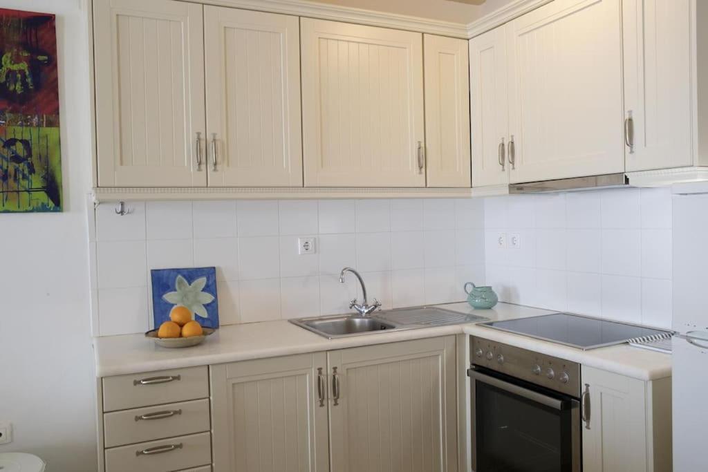 Beachfront 2Br Apartment - Free Parking Livadi  Esterno foto