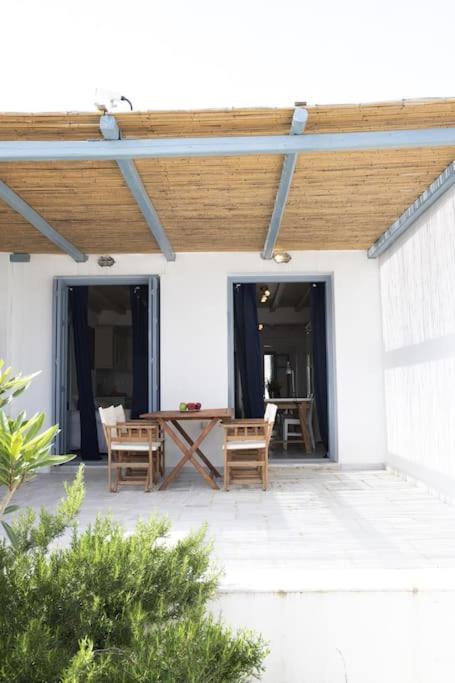 Beachfront 2Br Apartment - Free Parking Livadi  Esterno foto