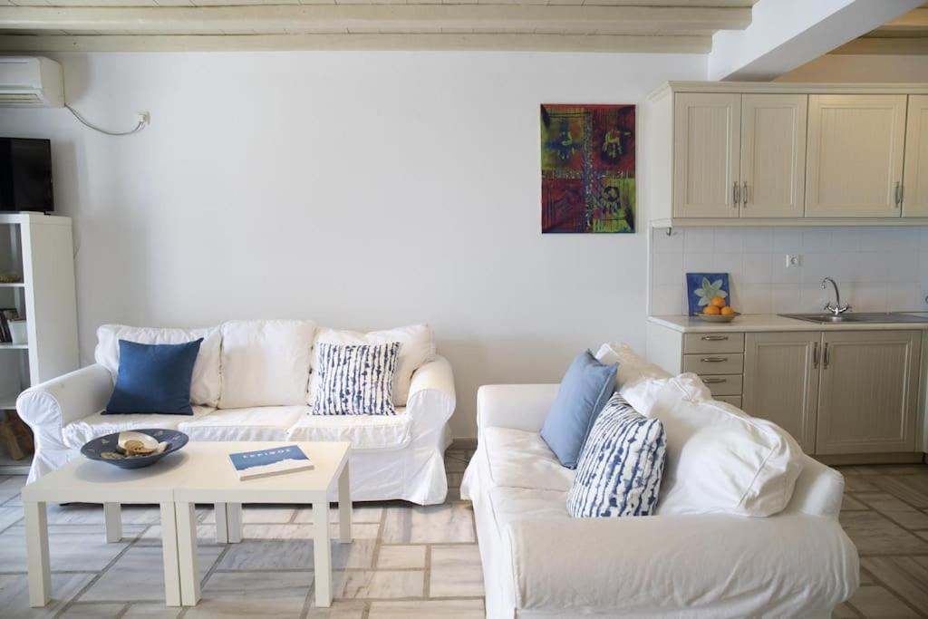 Beachfront 2Br Apartment - Free Parking Livadi  Esterno foto