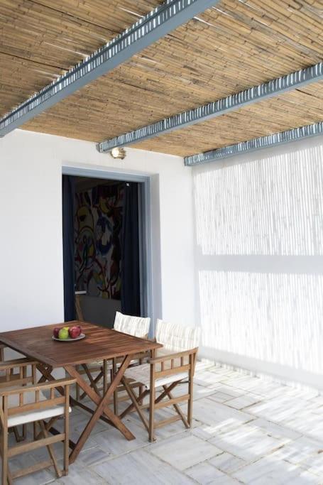 Beachfront 2Br Apartment - Free Parking Livadi  Esterno foto