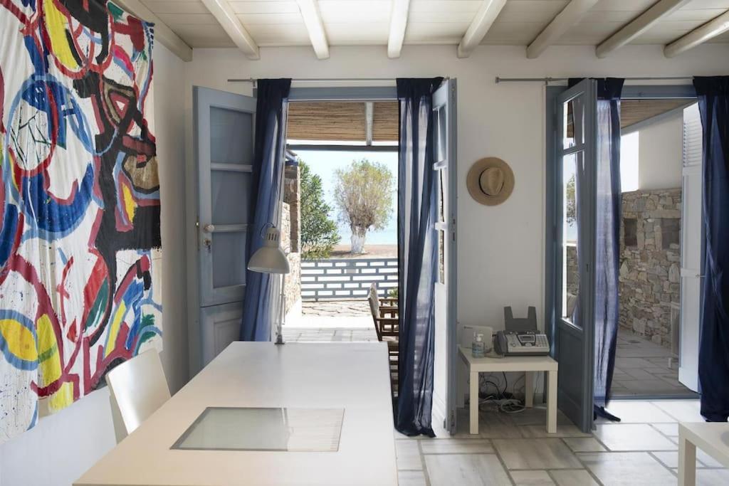 Beachfront 2Br Apartment - Free Parking Livadi  Esterno foto