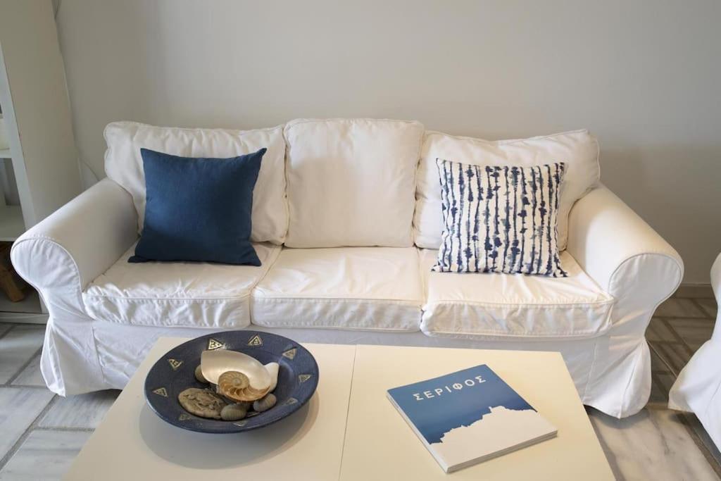 Beachfront 2Br Apartment - Free Parking Livadi  Esterno foto